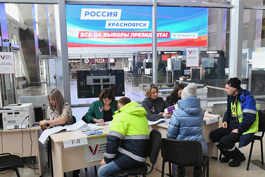 Работа избирательного участка №&nbsp;1148 в здании международного аэропорта &laquo;Красноярск&raquo;.

