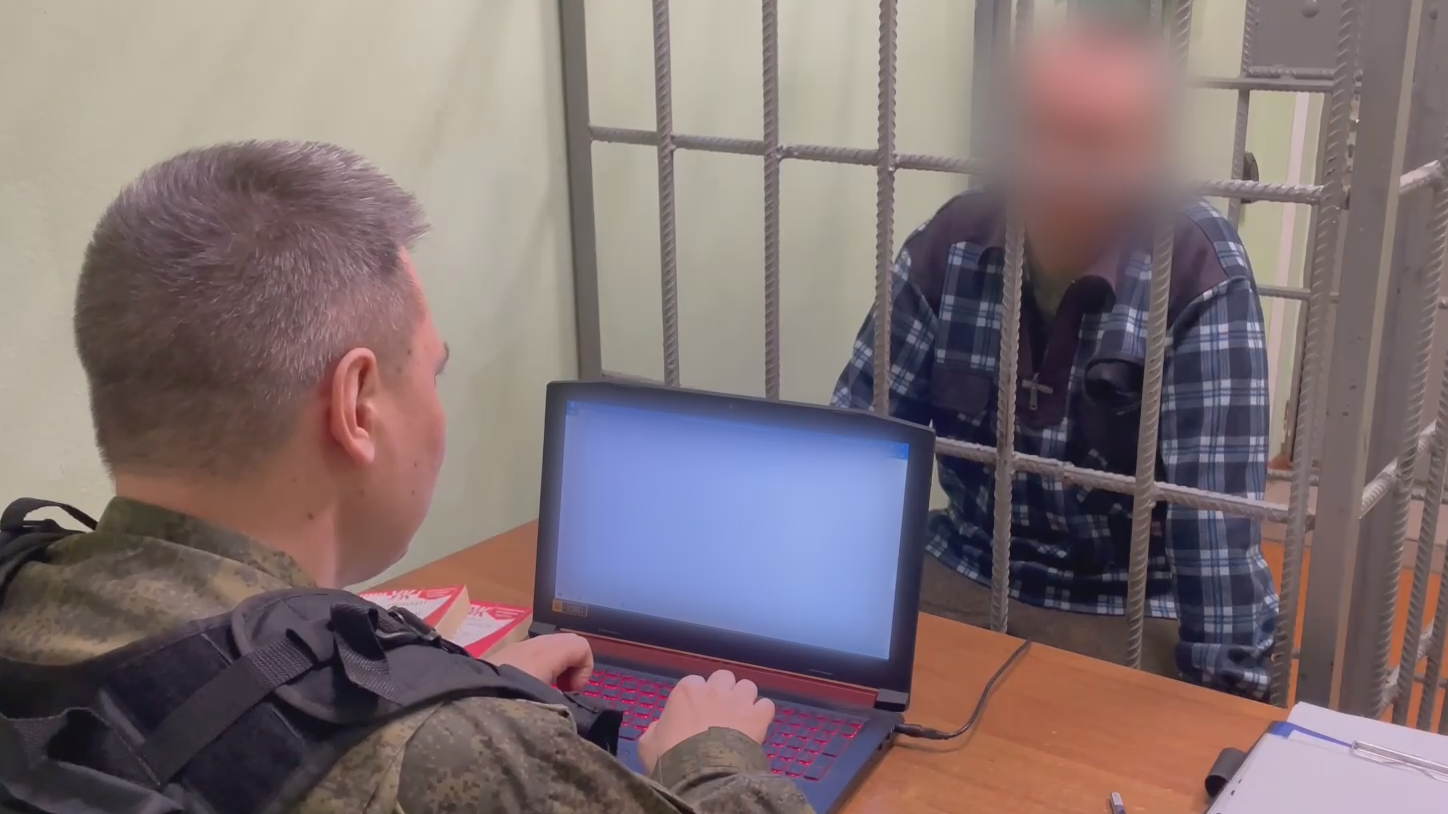 Мужчина рассказал ФСБ, как собирался взорвать военное общежитие. Видео