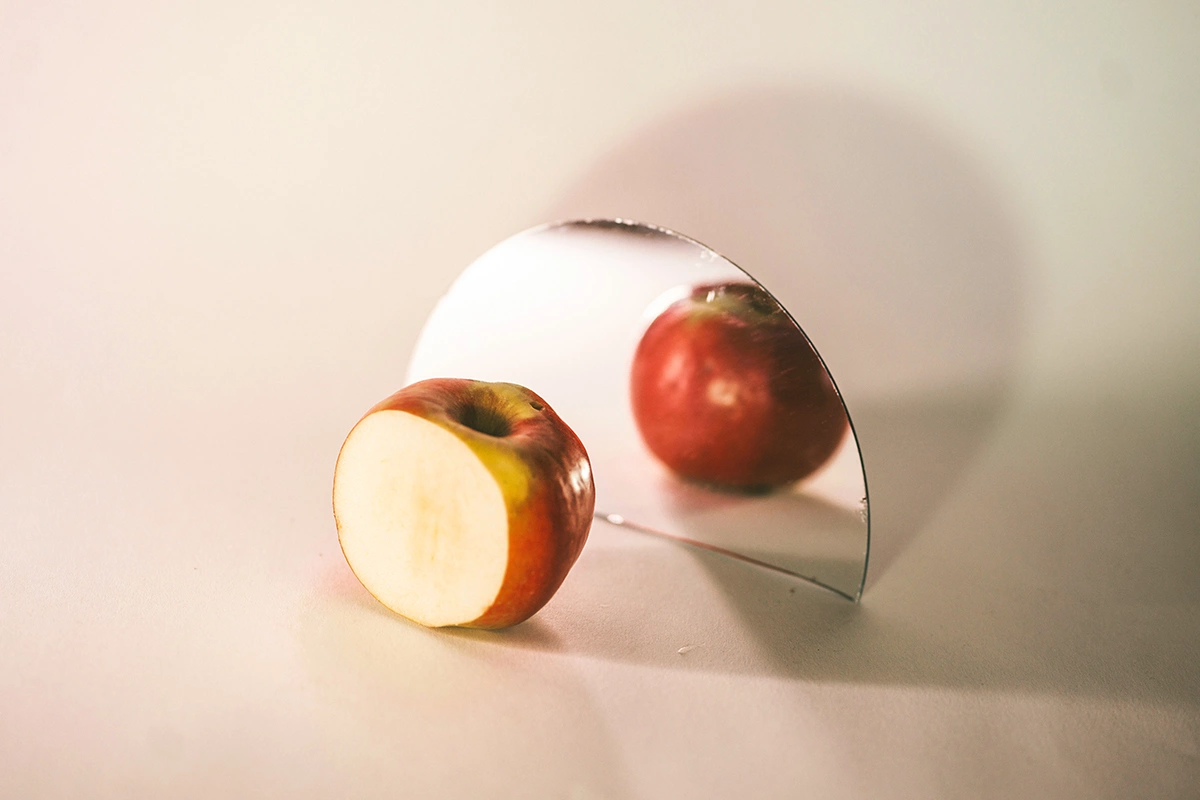 Добавьте к яблочному соку пиво, перемешайте и оставьте постоять 2-3 дня