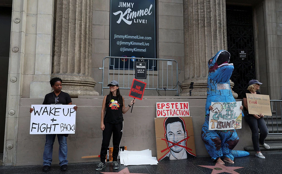 Aude Guerrucci / Reuters