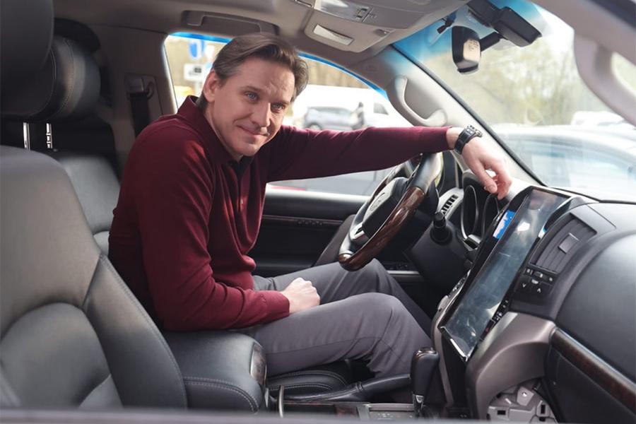 Юрий Батурин во время съемок сериала &laquo;Победа любви&raquo;, 2025 год