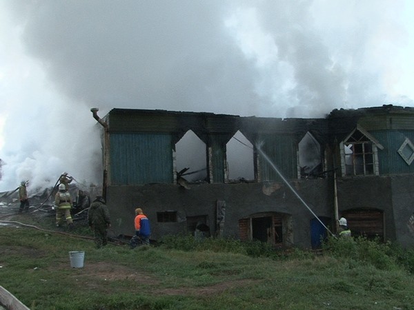 МЧС опубликовало фото с места пожара в интернате под Новгородом