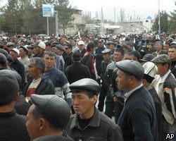 В киргизском Оше сторонники Бакиева ворвались в правительственное здание