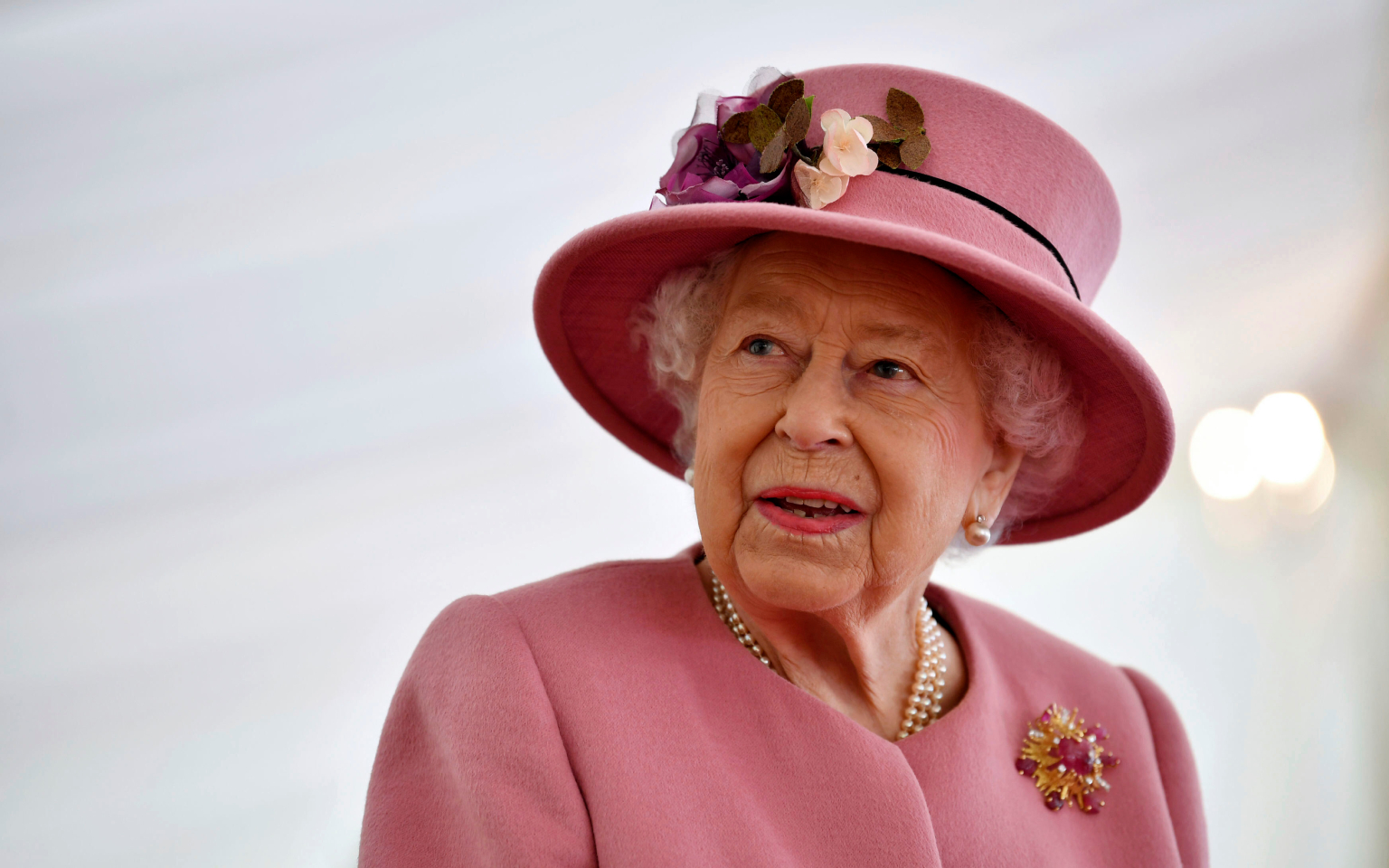 В Лондоне опровергли сообщения о попытке королевы скрыть свое состояние