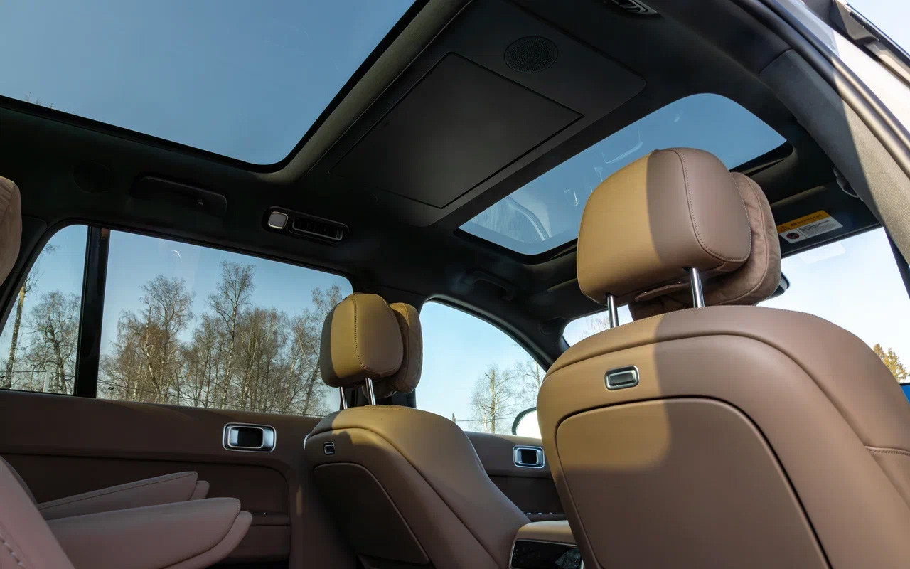 Панорамная крыша&nbsp;Lixiang L9 состоит из двух секций со сдвижными шторками. Каждая из них управляется отдельно