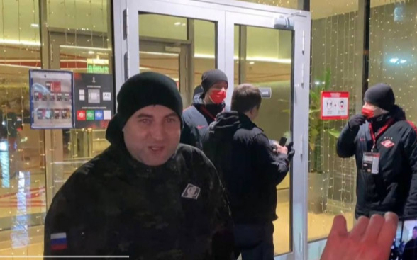 Суд освободил напавшего на журналиста РБК экс-главу фан-клуба «Спартака»