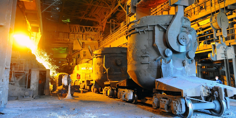 Кислородно-конвертерный цех Челябинского металлургического комбината, входящего в группу &laquo;Мечел&raquo;