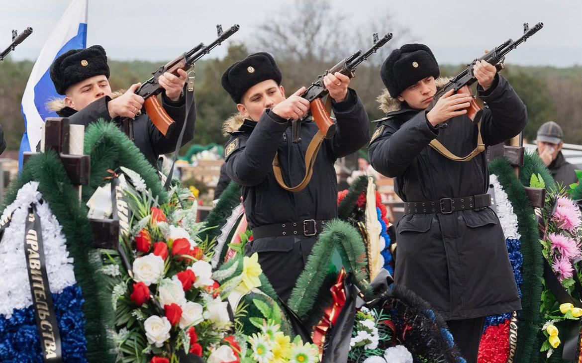 В Севастополе простились с погибшими при обстреле морпехами