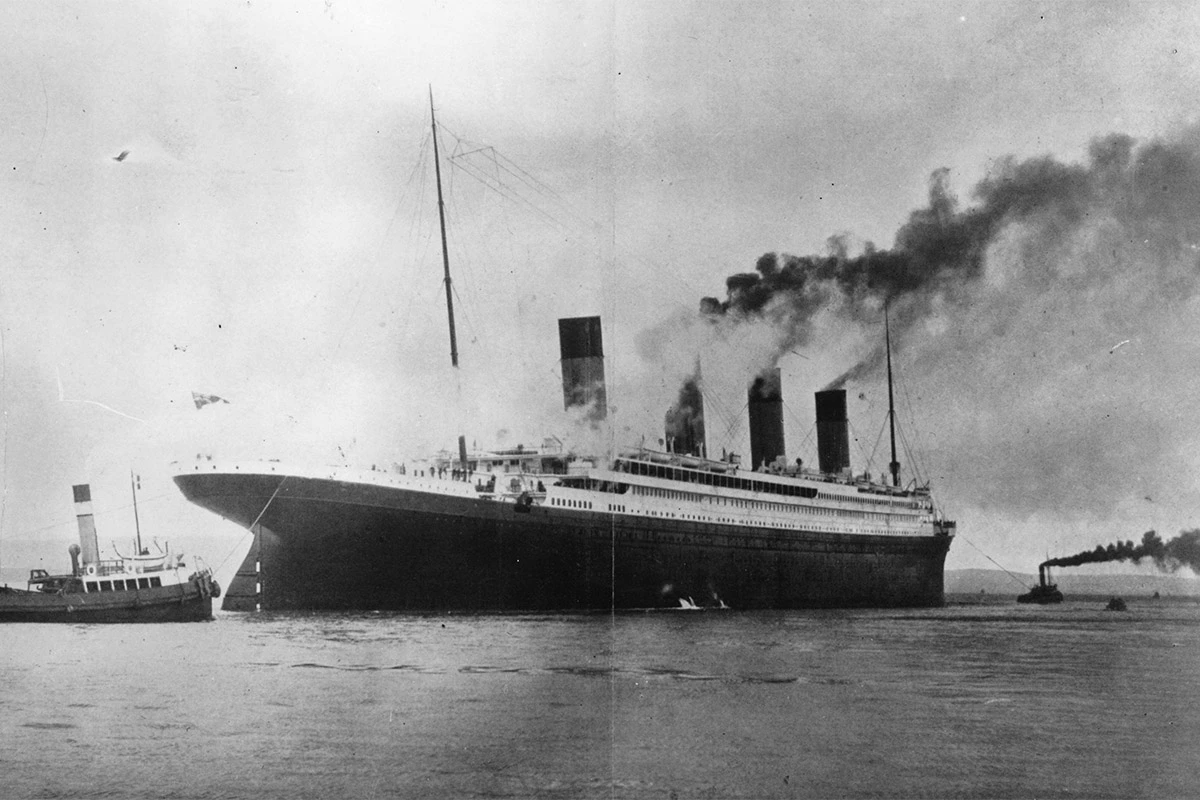 <p>&laquo;Титаник&raquo; в дыму от своих труб на испытаниях в заливе Белфаст-Лох. Около 1912 года</p>