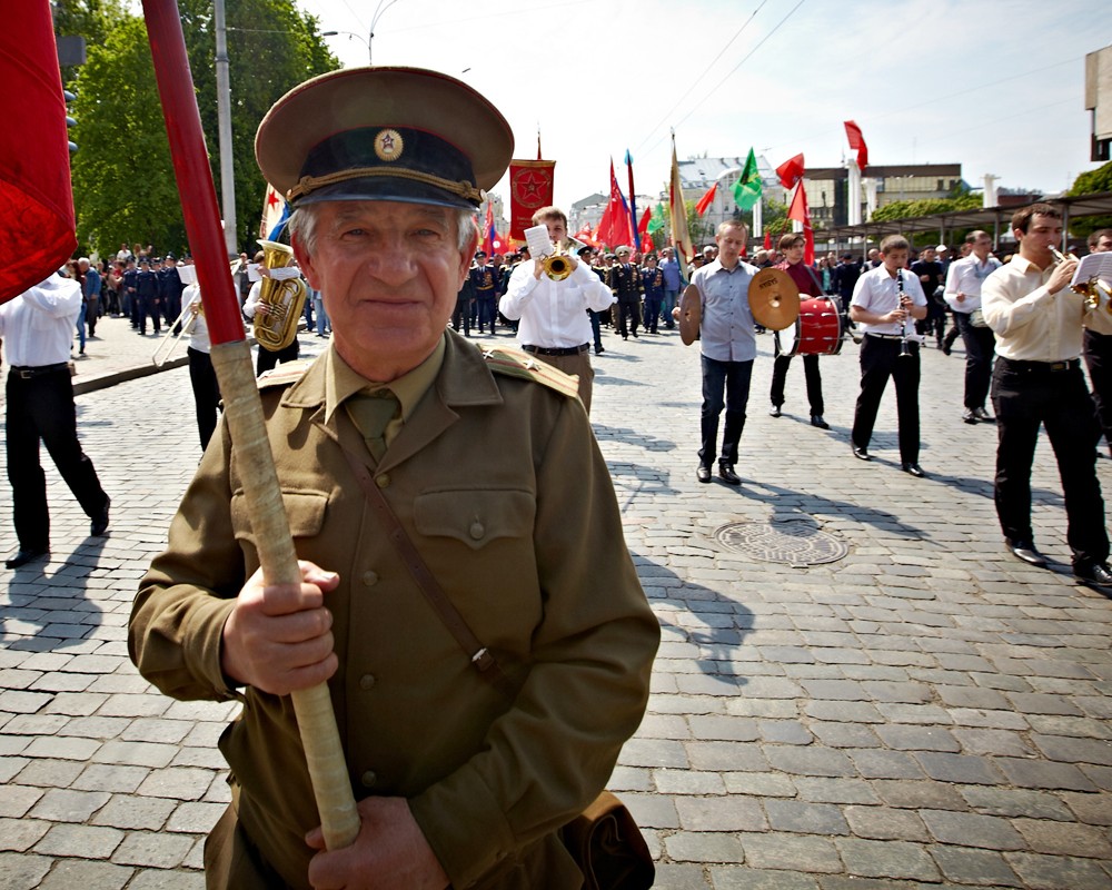 Житель Харькова во время шествия в честь Пермомая 