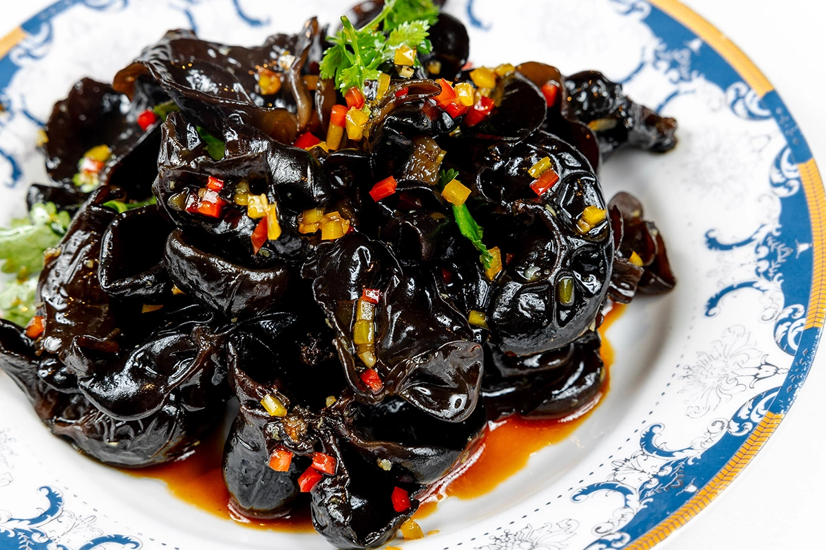 Салат с древесными грибами