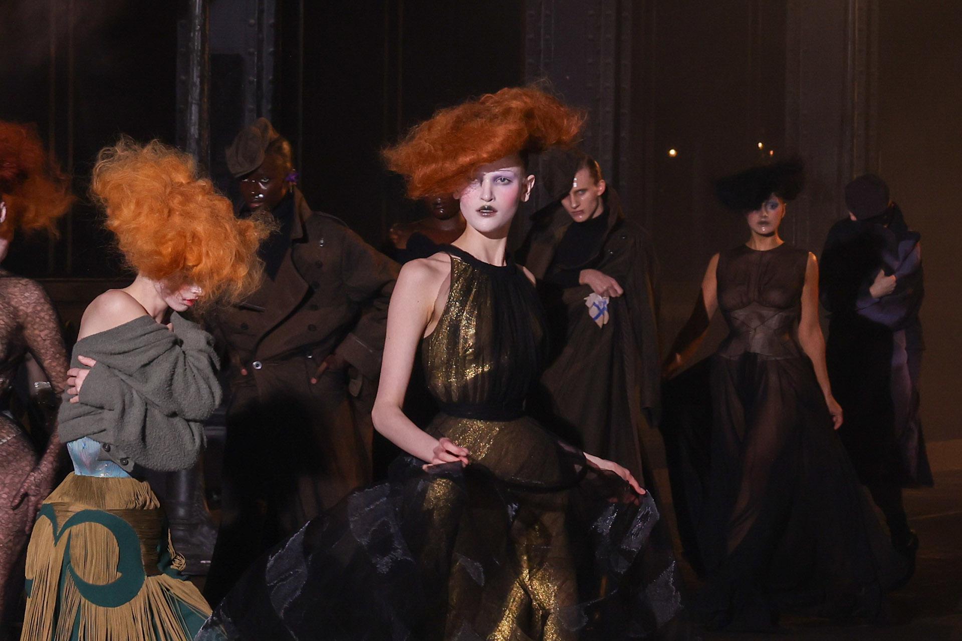 Показ Maison Margiela Haute Couture весна-лето 2024 в рамках Парижской недели моды