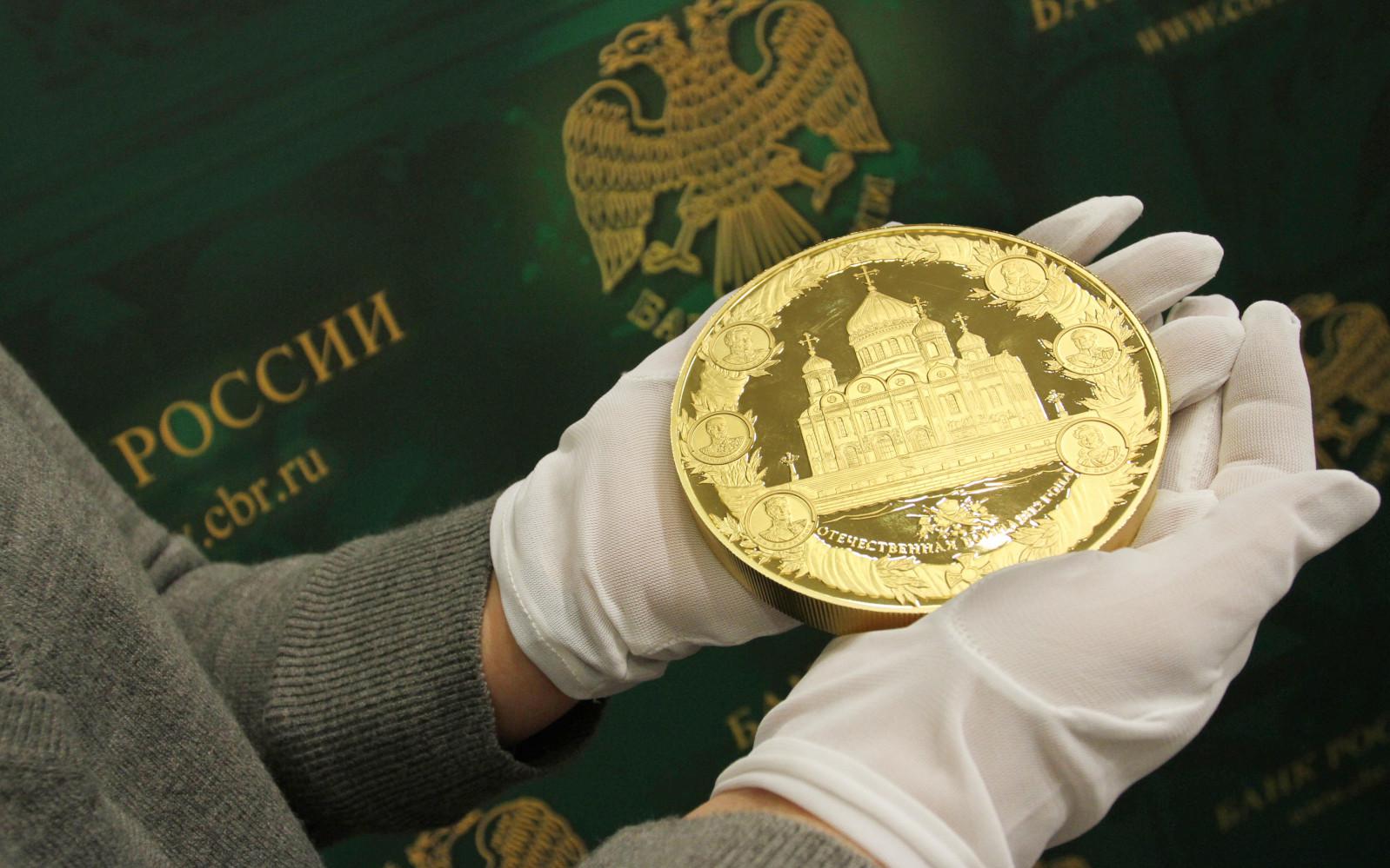 Золотая монета номиналом ₽25 тыс.&nbsp;и весом 3 кг, выпущенная Банком России