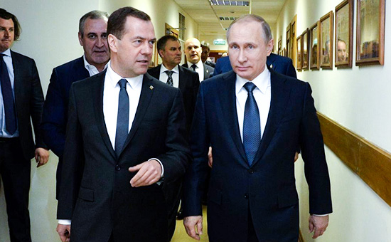 Премьер-министр России Дмитрий Медведев и президент Владимир Путин


