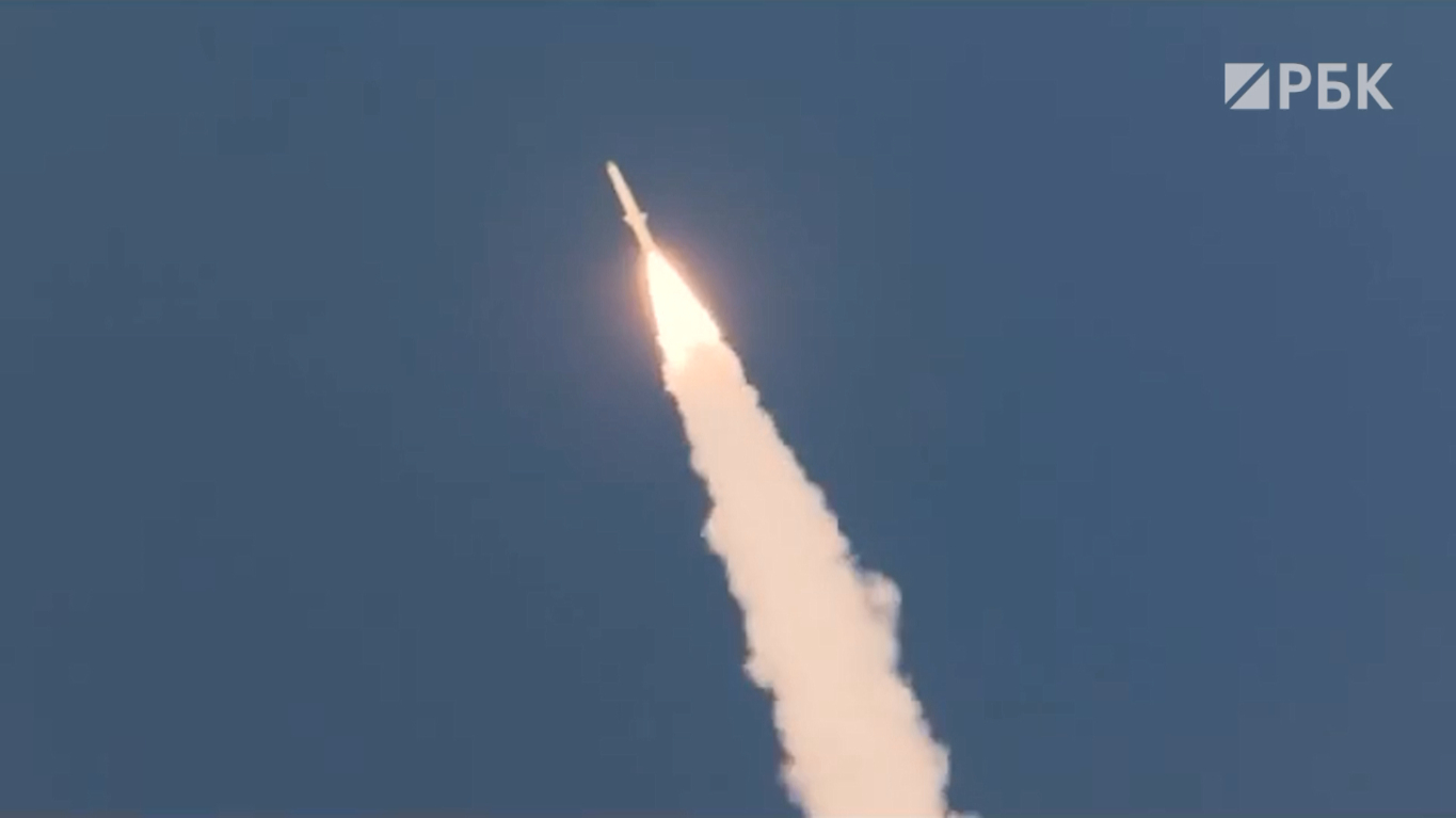 Иран запустил ракету-носитель на фоне возобновления переговоров по атому