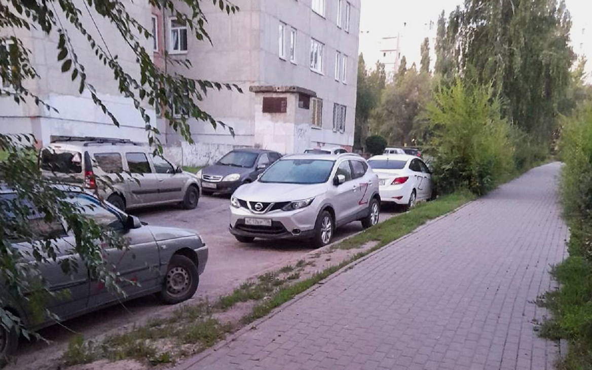 В Воронеже неизвестные исписали автомобили горожан буквой Z