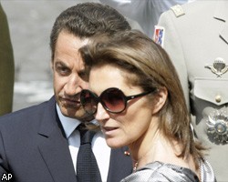 Во Франции вышли  книги о семейной жизни Саркози