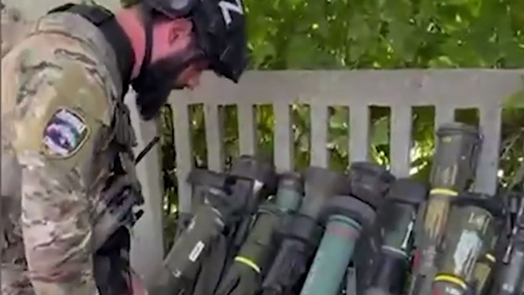 Кадыров показал видео с захваченным в районе Соледара иностранным оружием
