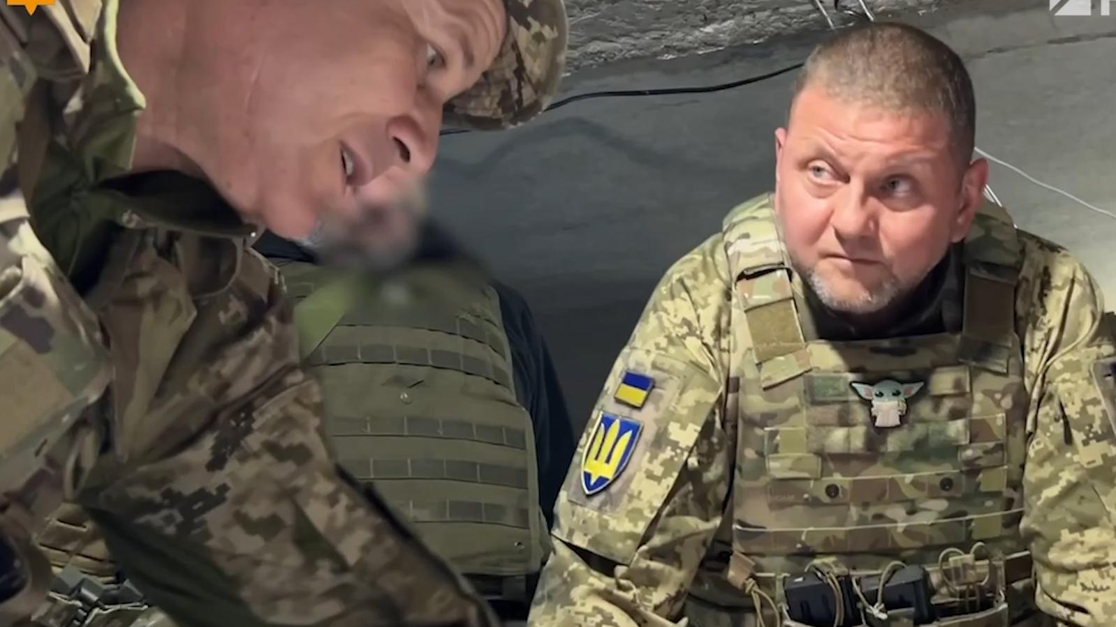 ВСУ опубликовали видео с приехавшим в войска Залужным