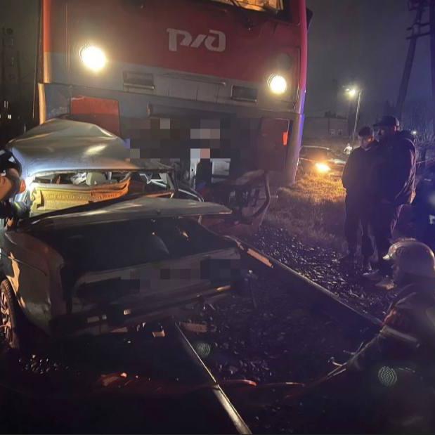 В Северной Осетии два человека погибли при столкновении поезда и машины