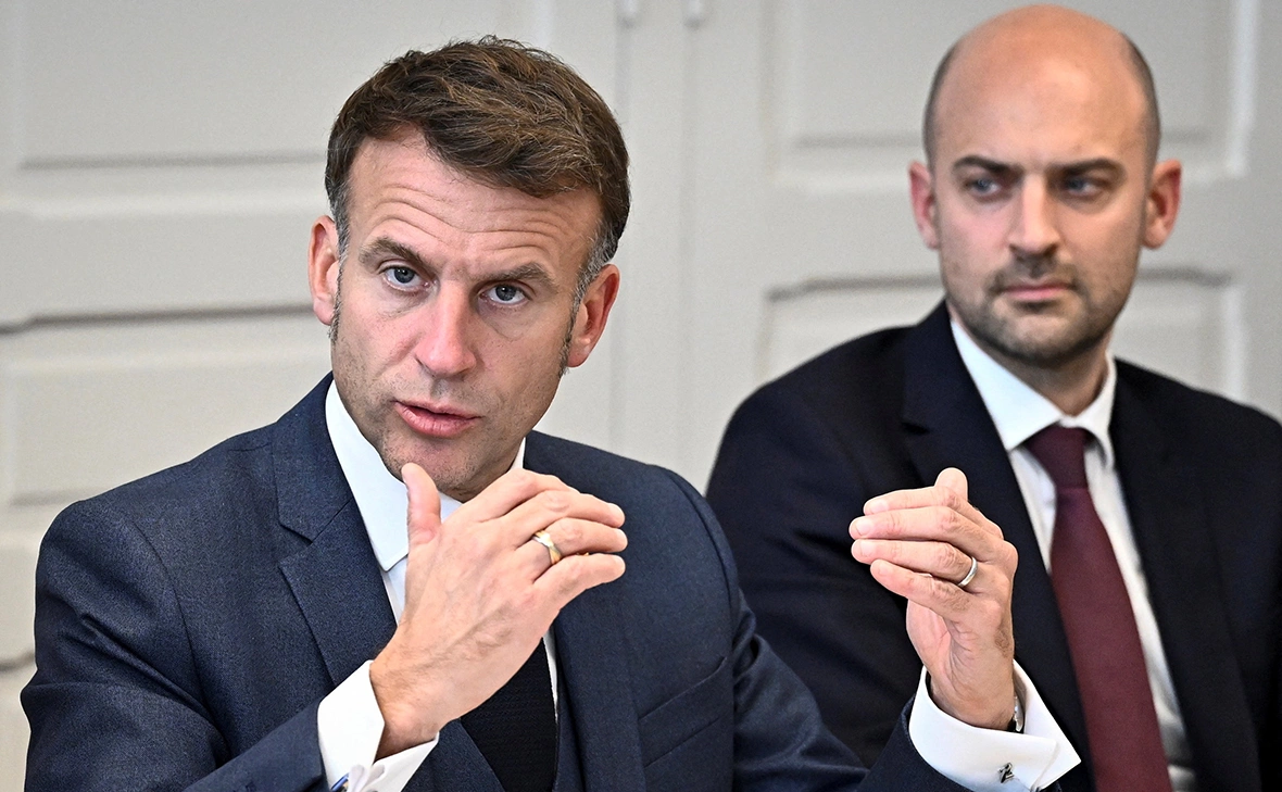 Julien De Rosa / Reuters