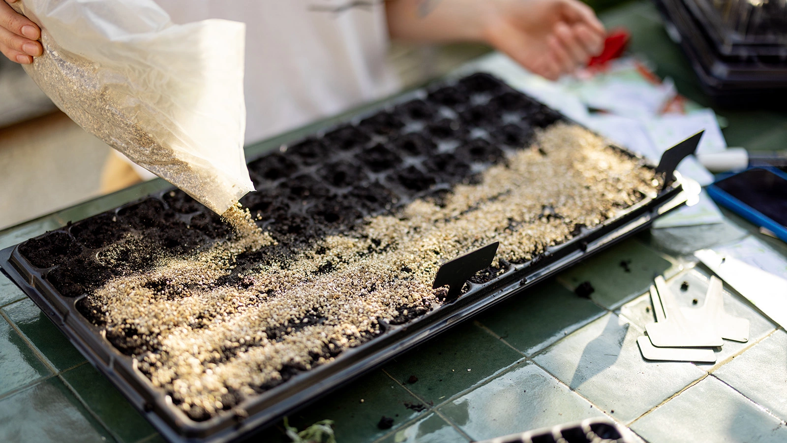 Что такое вермикулит и для чего он нужен в садоводстве