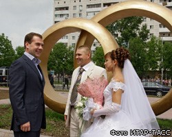 Д.Медведев стал свидетелем на свадьбе в ЕАО