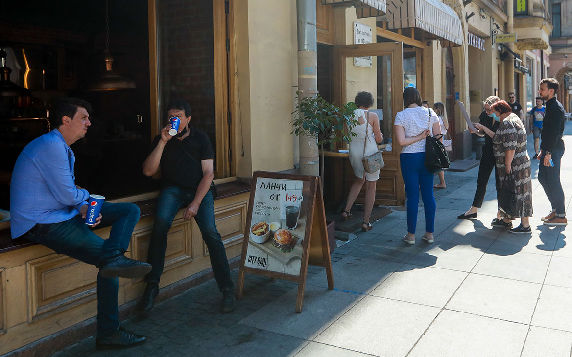 Беглов запретил продажу алкоголя в малых барах вопреки протестам бизнеса
