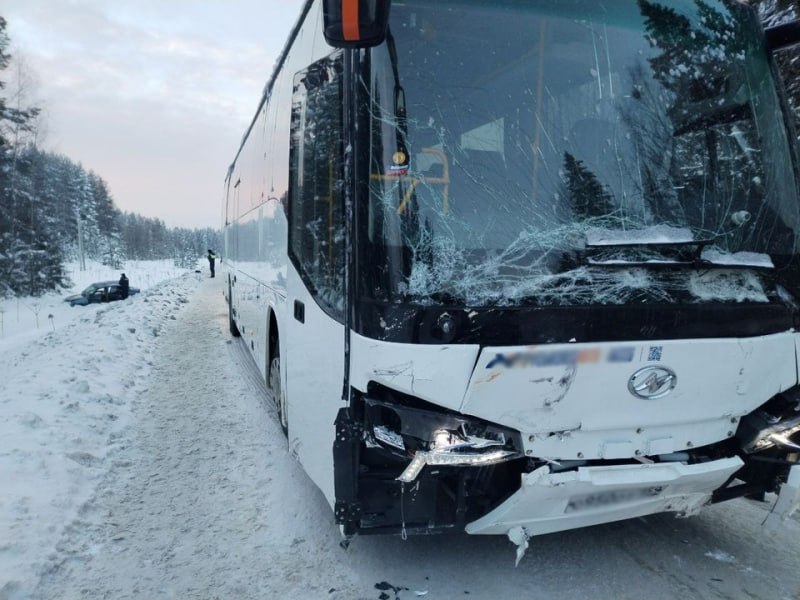 На трассе Пермь — Березники в ДТП с автобусом погибли три человека