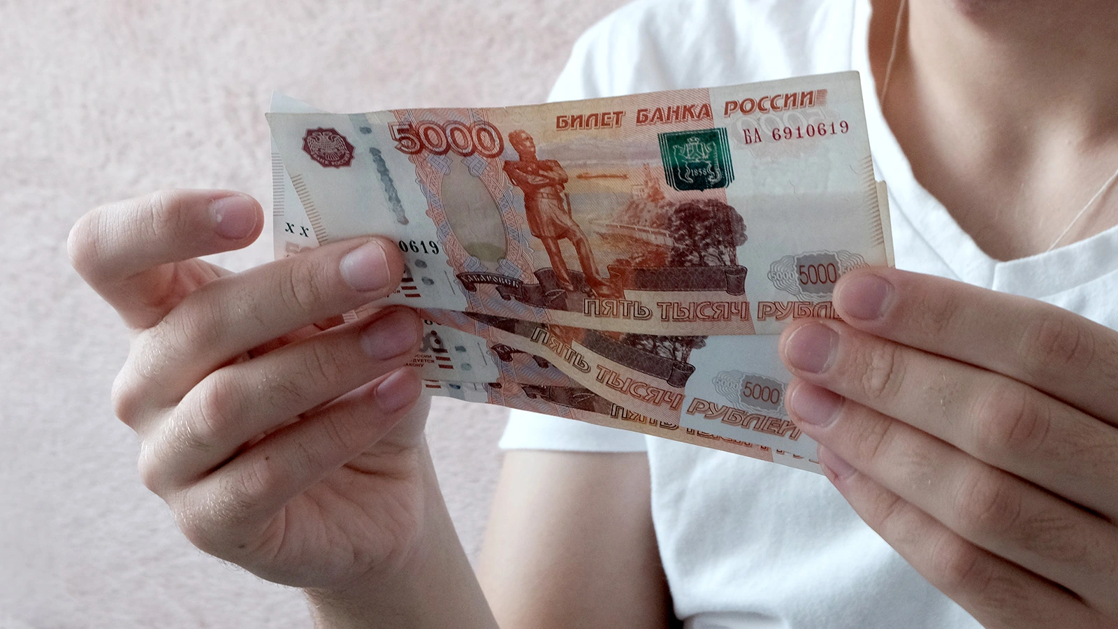 Юрист объяснил, как вернуть деньги за билет на концерт. Видео