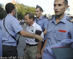 Правозащитник Л.Пономарев приговорен к трем суткам ареста