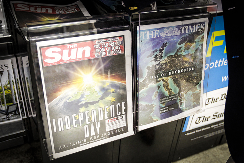 Передовицы газет Sun и&nbsp;The Times, вышедшие в&nbsp;продажу в&nbsp;день референдума 23 июня

