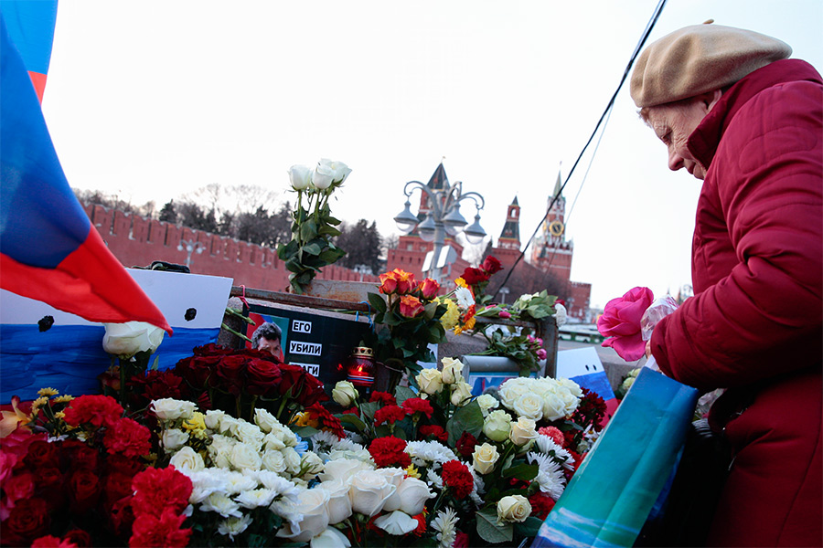 День памяти немцова. Сквер памяти Немцова. Похороны Немцова Москва фото марш памяти. Завтра день памяти Немцова какие мероприятия.