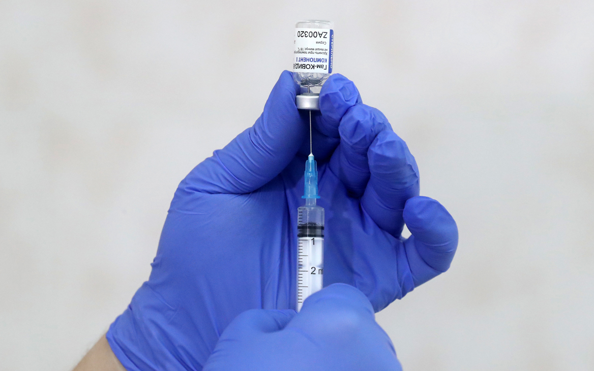 Журналист The New York Times привился российской вакциной «Спутник V»
