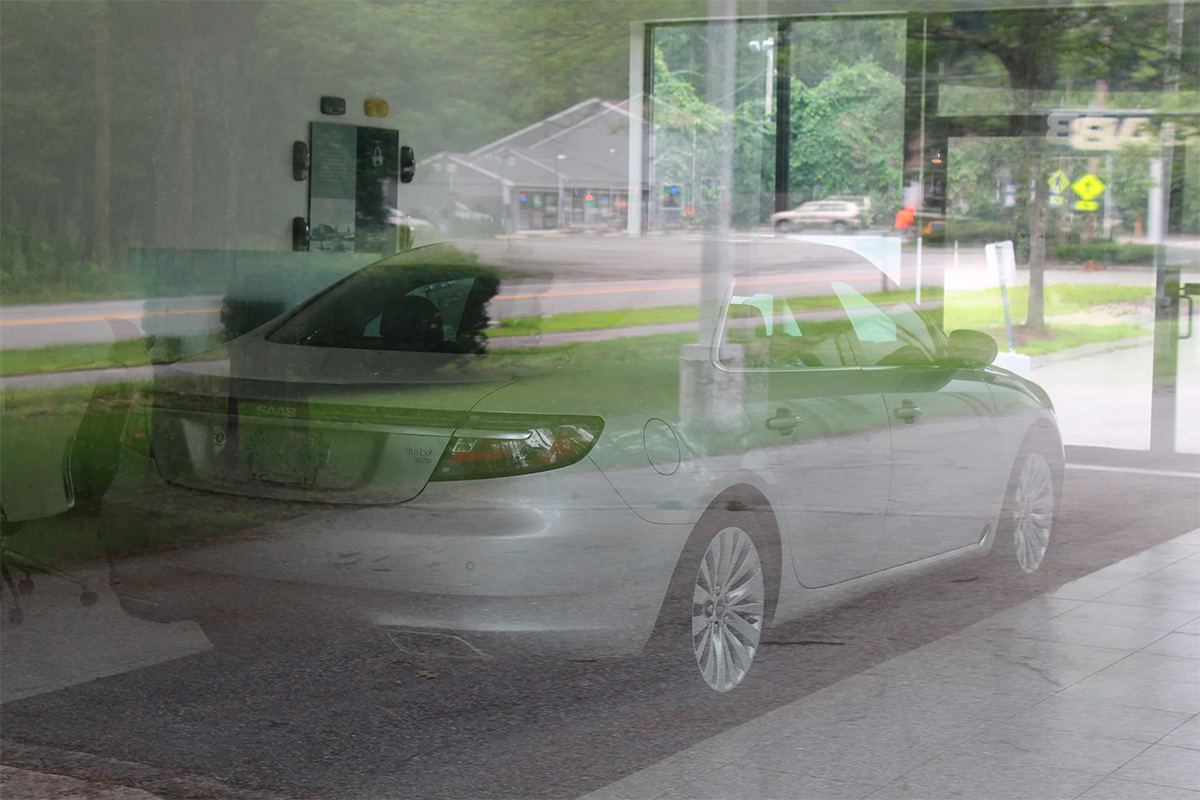 В заброшенном салоне Saab нашли забытый флагманский седан. Фото