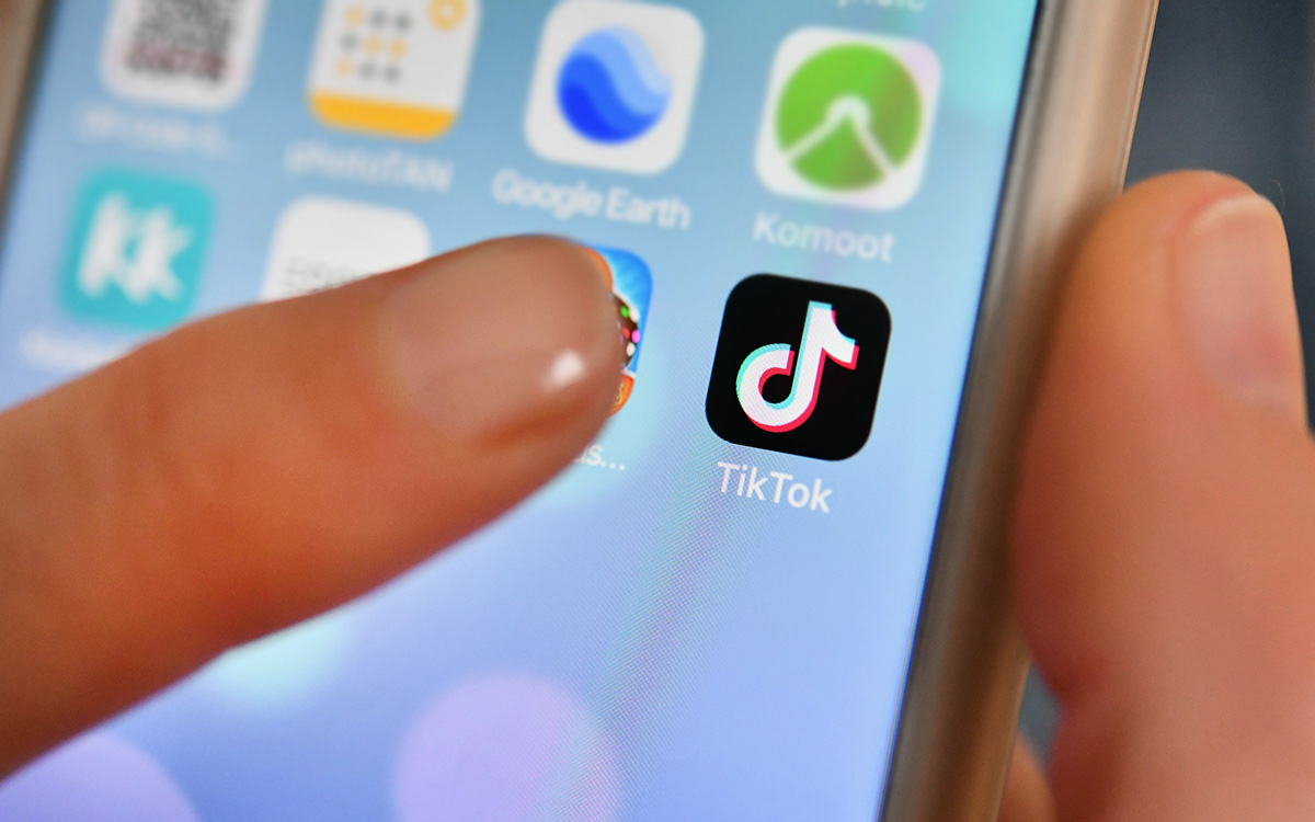 TikTok приостановил работу в России из-за закона о «фейках» — РБК