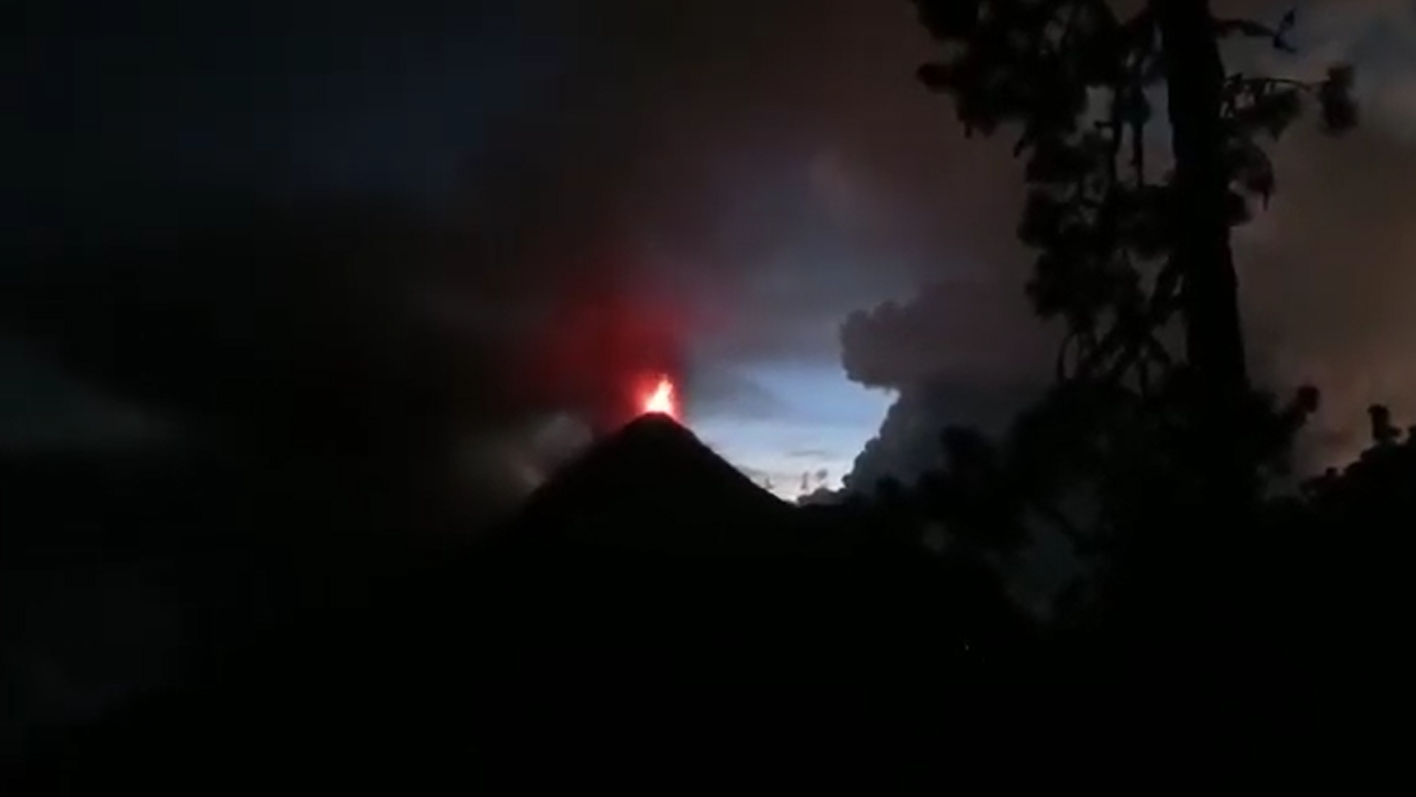 В Гватемале началось извержение вулкана Фуэго. Видео