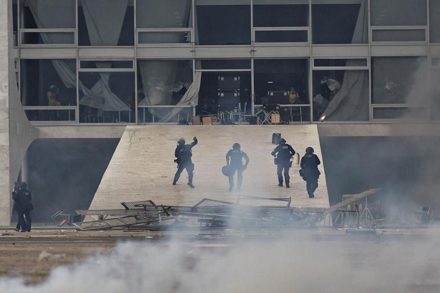 Массовые беспорядки в Бразилии. Фоторепортаж