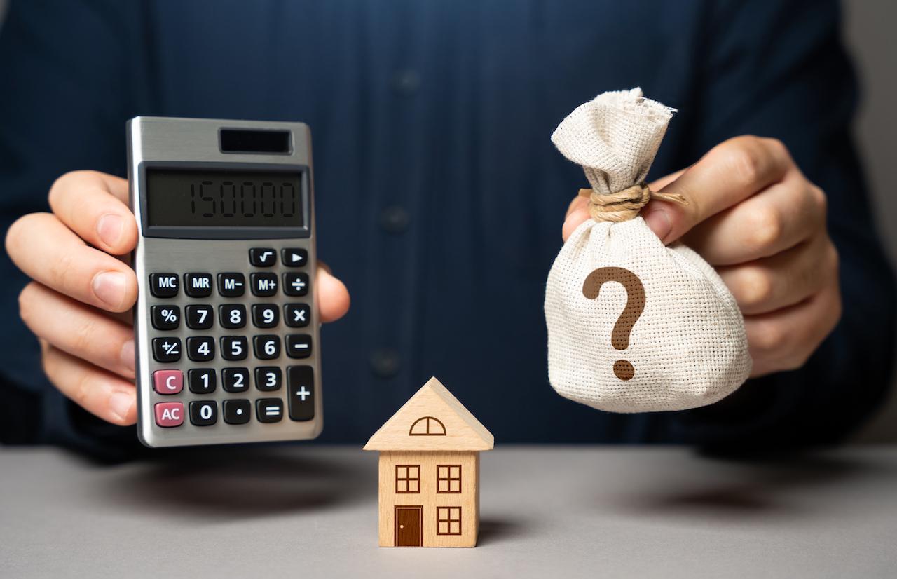 При покупке дома, квартиры (в том числе в ипотеку), дачи, земельного участка, а также при строительстве дома и расходах на его отделку можно вернуть сумму подоходного налога (НДФЛ, его размер составляет 13%)