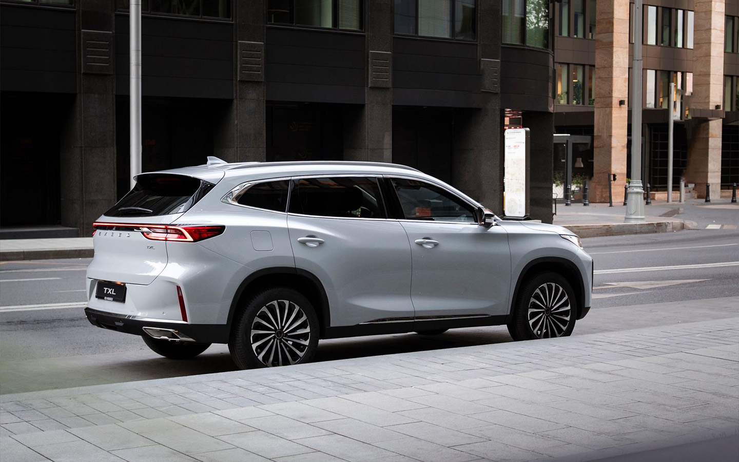 Обновленный Exeed TXL стал дешевле на ₽300 тыс. с момента дебюта в России