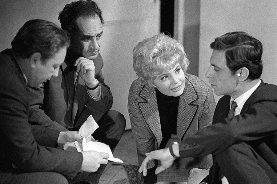 Татьяна Доронина и Александр Лазарев (слева направо) во время съемок художественного фильма &laquo;Еще раз про любовь&raquo; по пьесе Эдварда Радзинского &laquo;104 страницы про любовь&raquo;, 1968 год