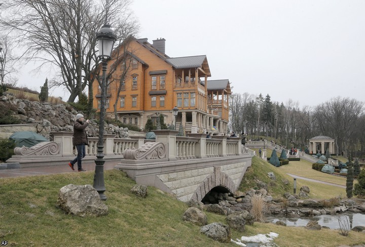 Резиденцию Януковича открыли для экскурсий