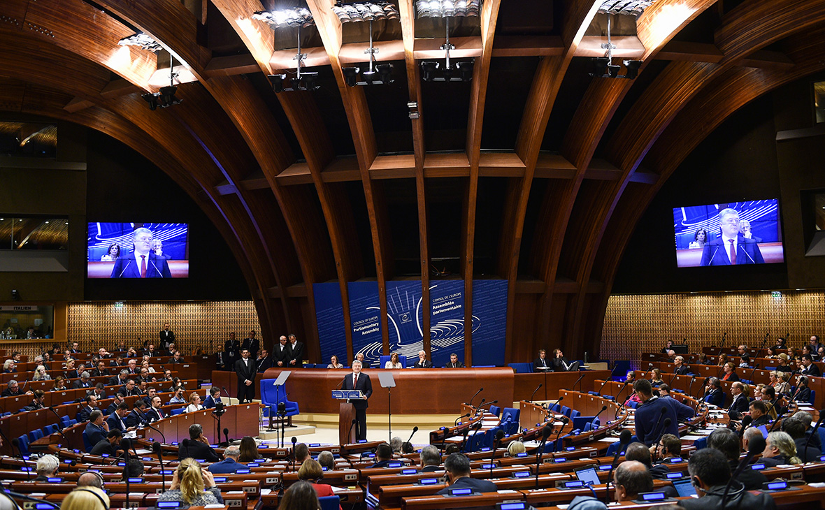 Петр Порошенко во время выступления на сессии Парламентской ассамблеи Совета Европы
