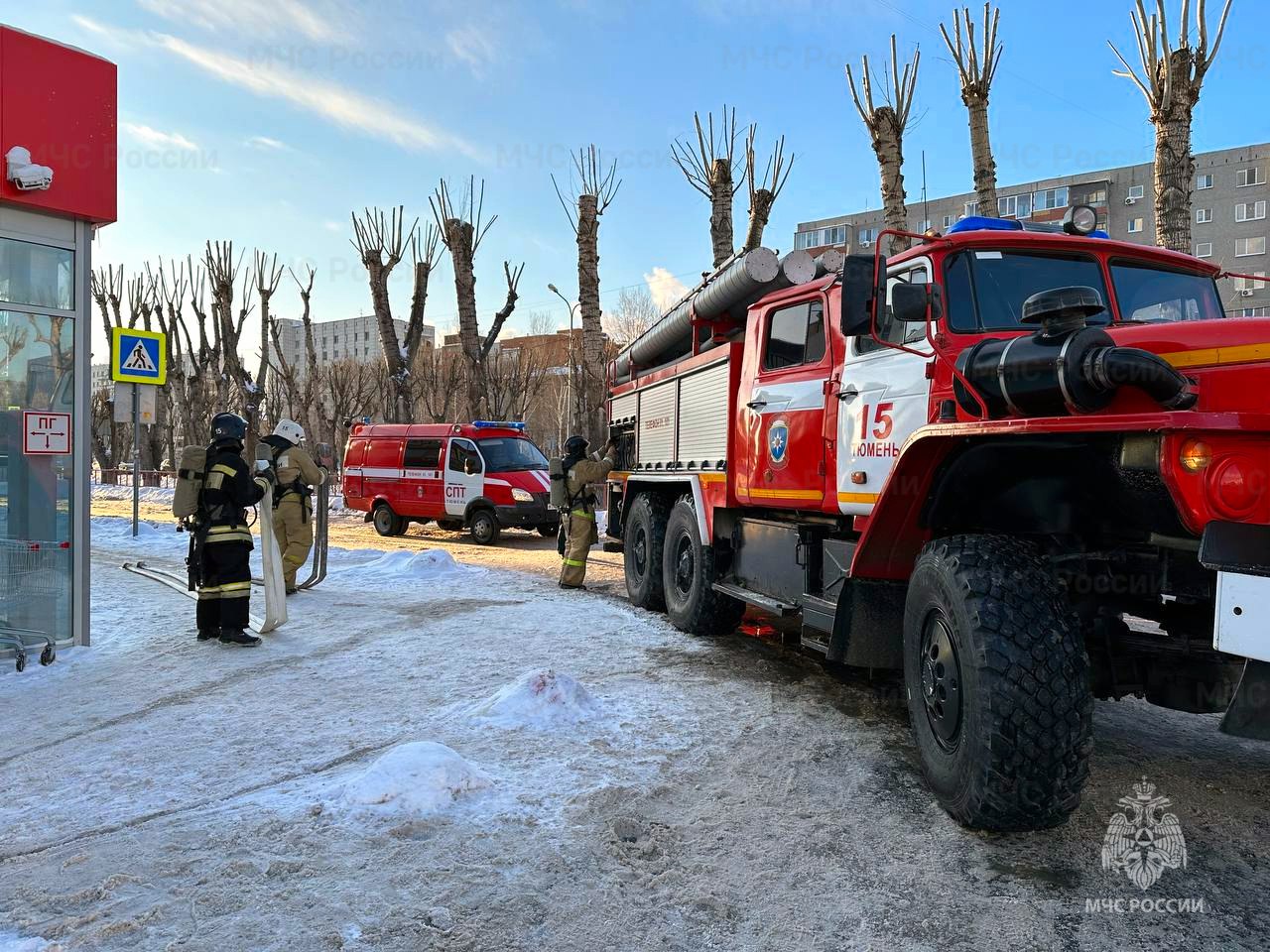 В тюменском гипермаркете произошел пожар. Фото — РБК