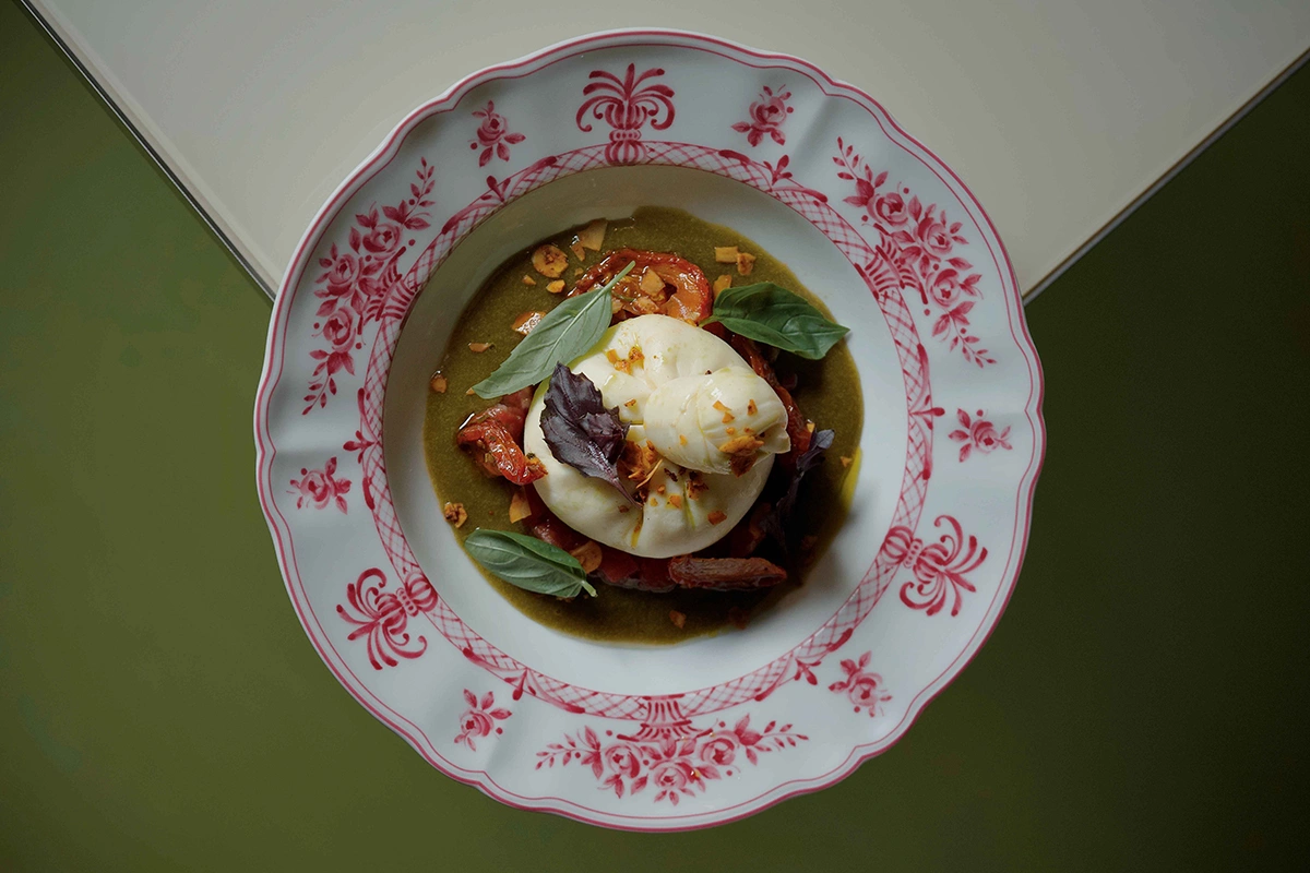 Пока одни спорят о нюансах дегустационных сетов и новых русских терруарах, москвичи стабильно бронируют столы в грузинских ресторанах