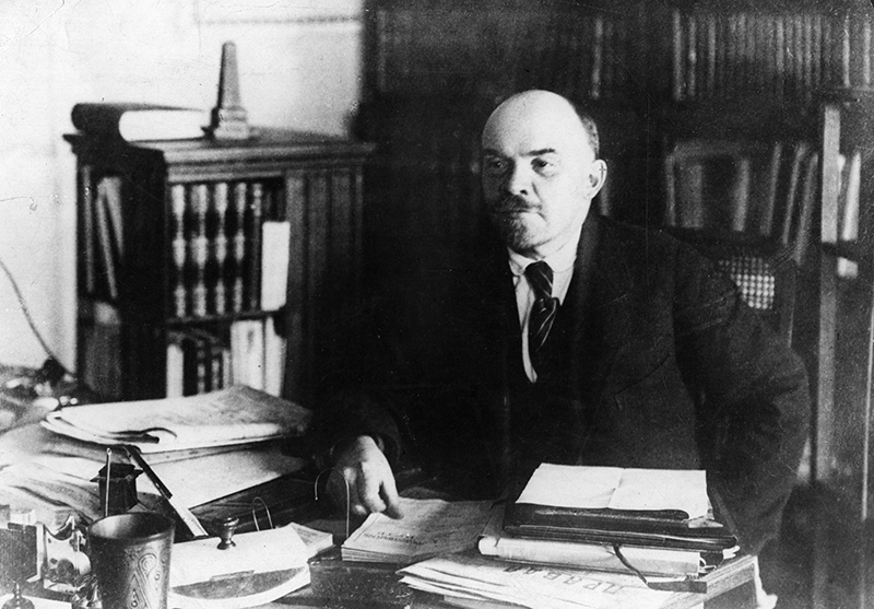Владимир Ленин в своем кабинете, 1922 год