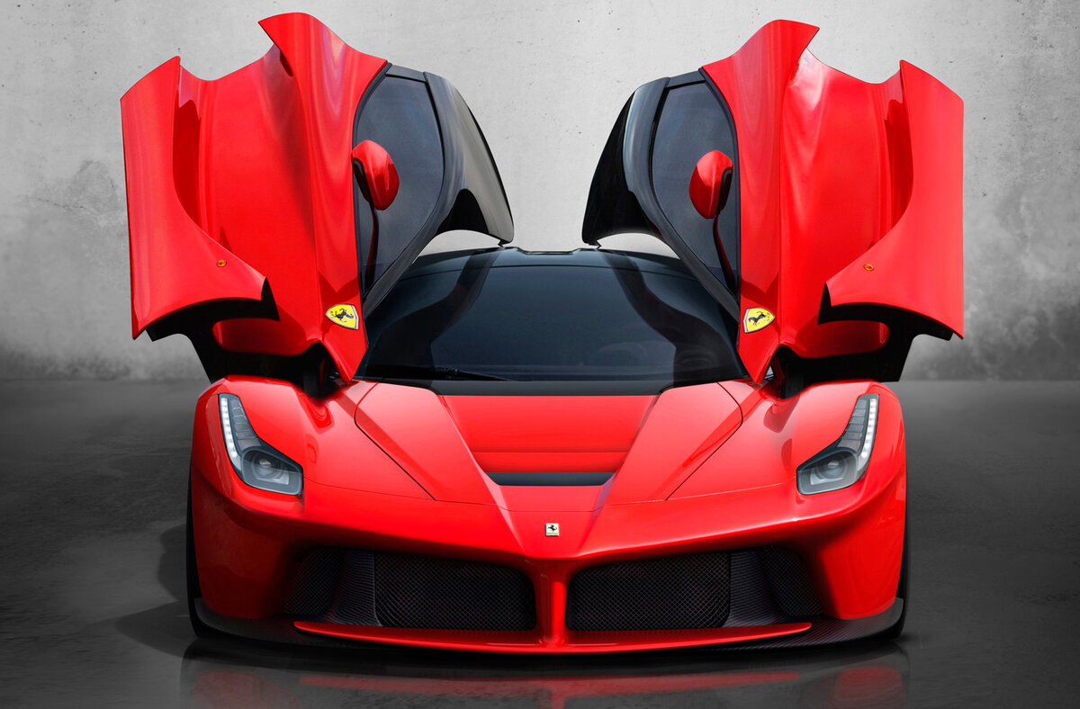 Ferrari LaFerrari продают за 239 млн рублей. Это самый дорогой автомобиль в России