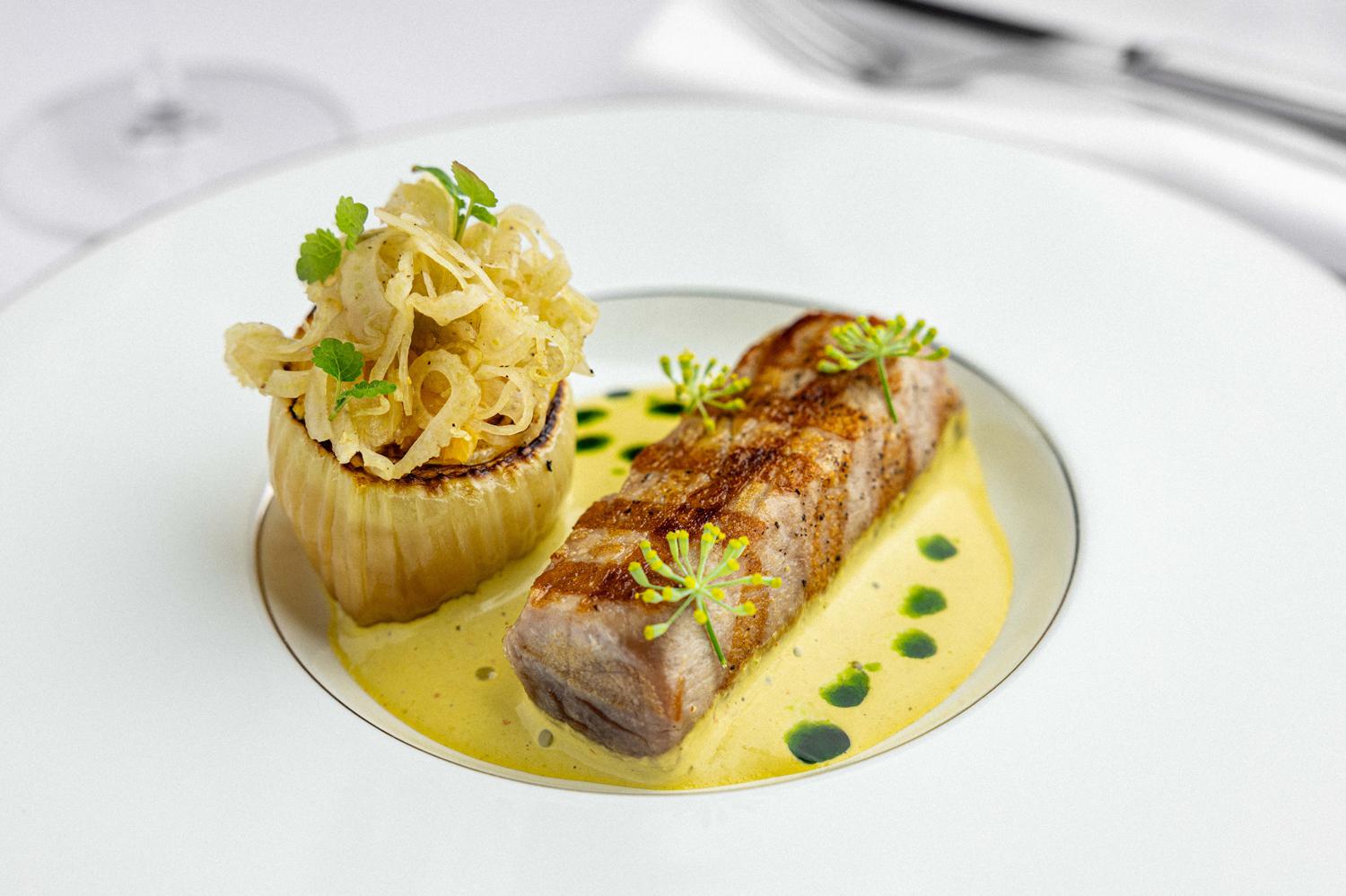 Стейк из тунца аками с салатом из фенхеля и апельсина, Il Ristorante