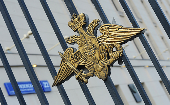 Герб на ограде здания Министерства обороны РФ&nbsp;
