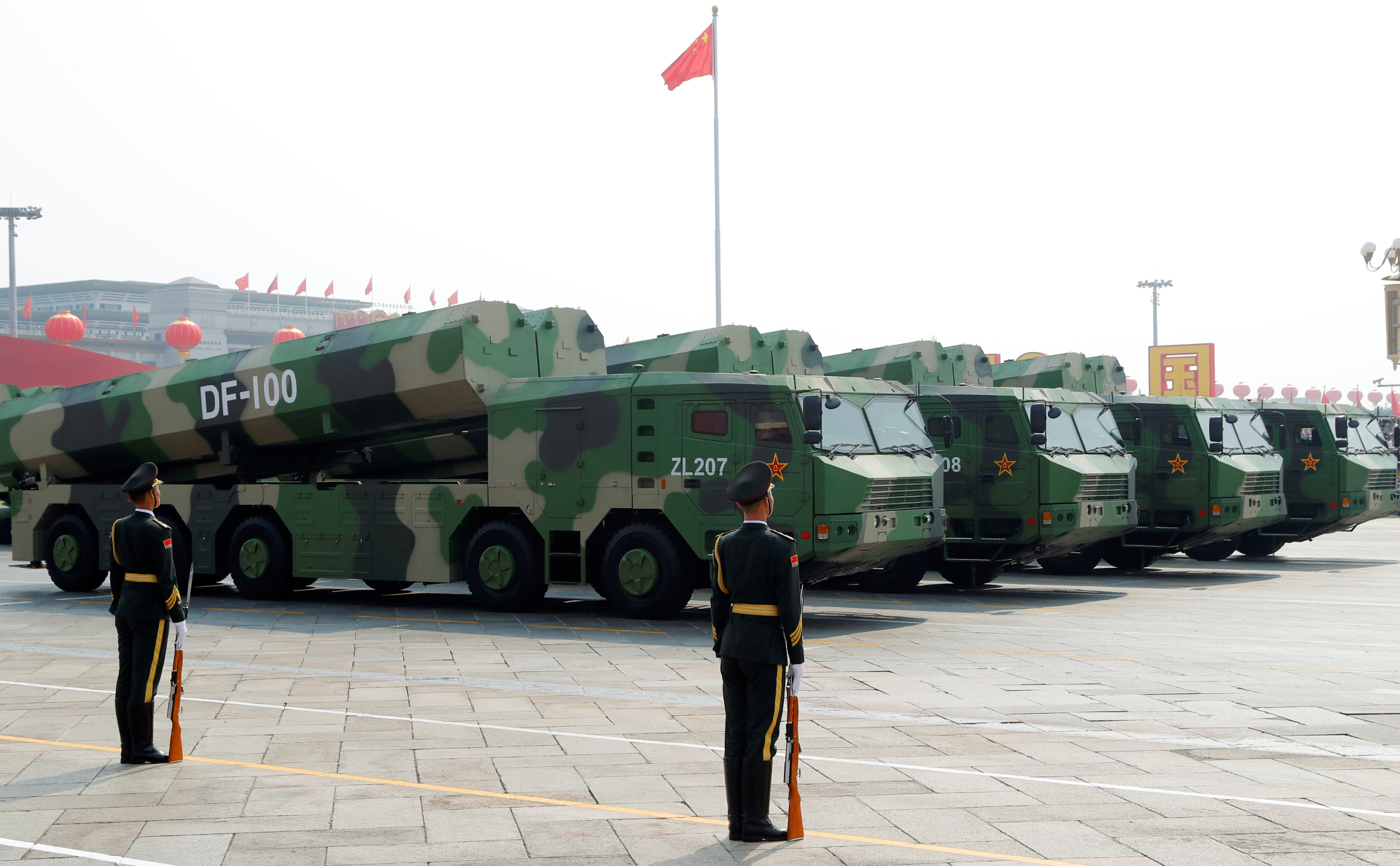 Гиперзвуковые крылатые ракеты DF-100 на военном параде, приуроченном к 70-летию образования Китая, в Пекине. 1 октября 2019 года